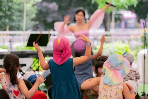 Dance Storytime With Davalois Fearon