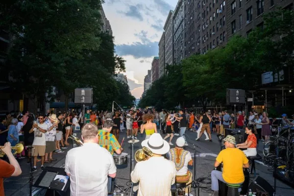 Celebrate Manhattanhenge